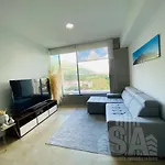 Apartamento De Lujo 2 H 2 B Vistas De Todas Las Caracas
