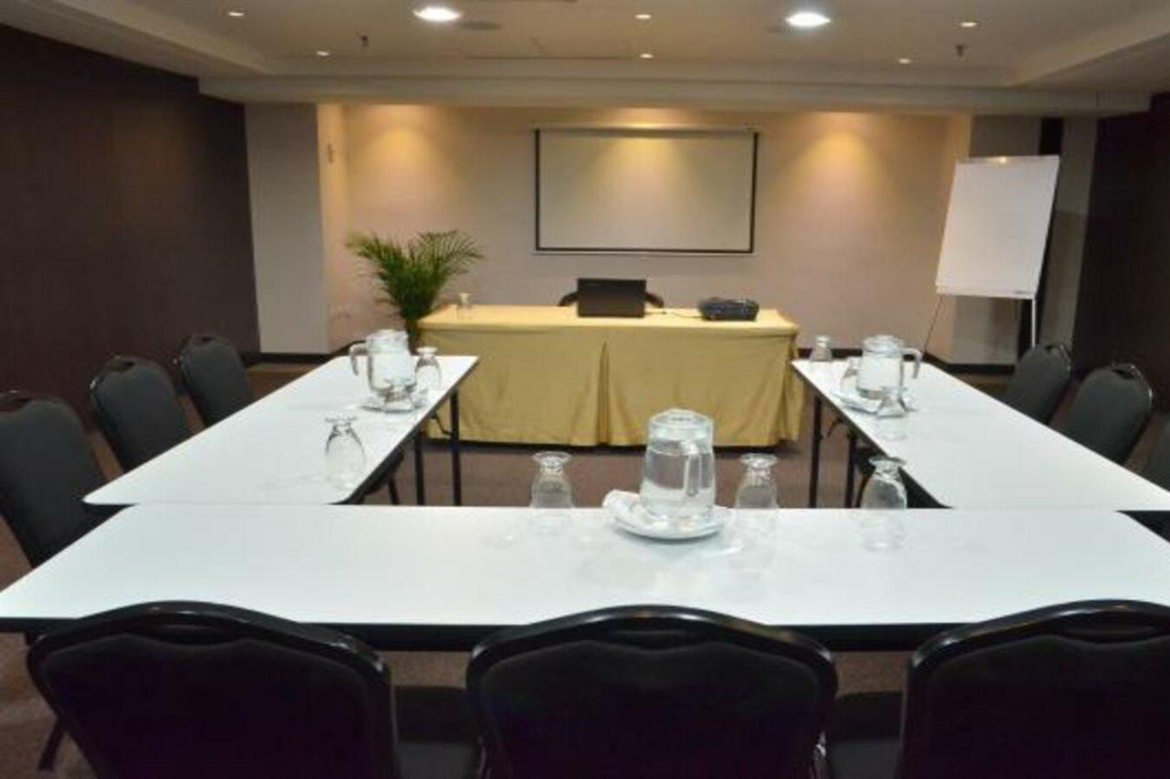 Chacao Hotel 4*