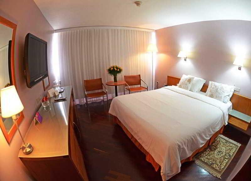 Hotel Paseo De Mercedes 4*
