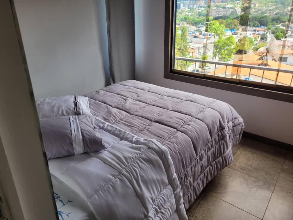 Tipo Estudio * Caracas