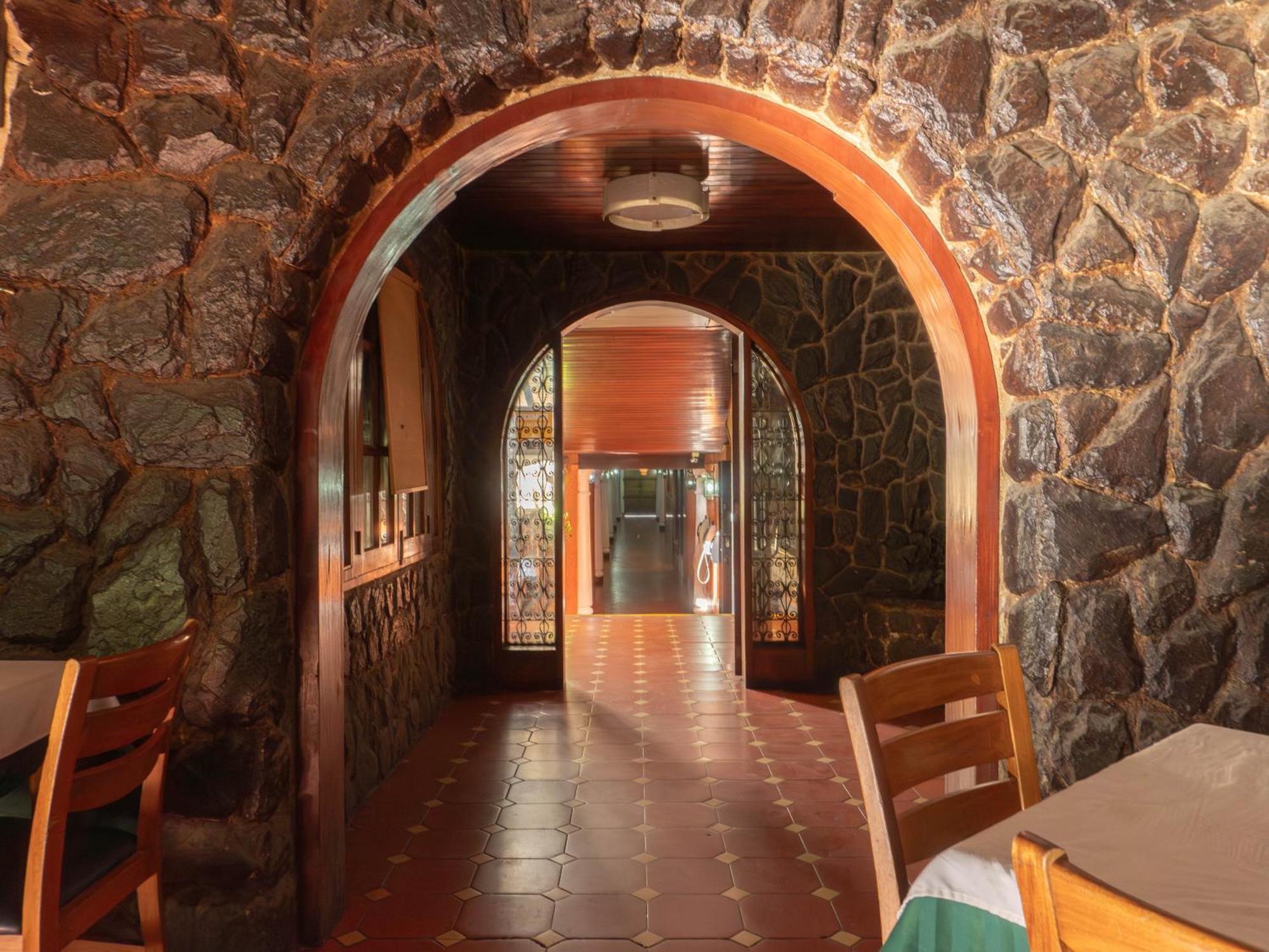 El Arroyo 3*