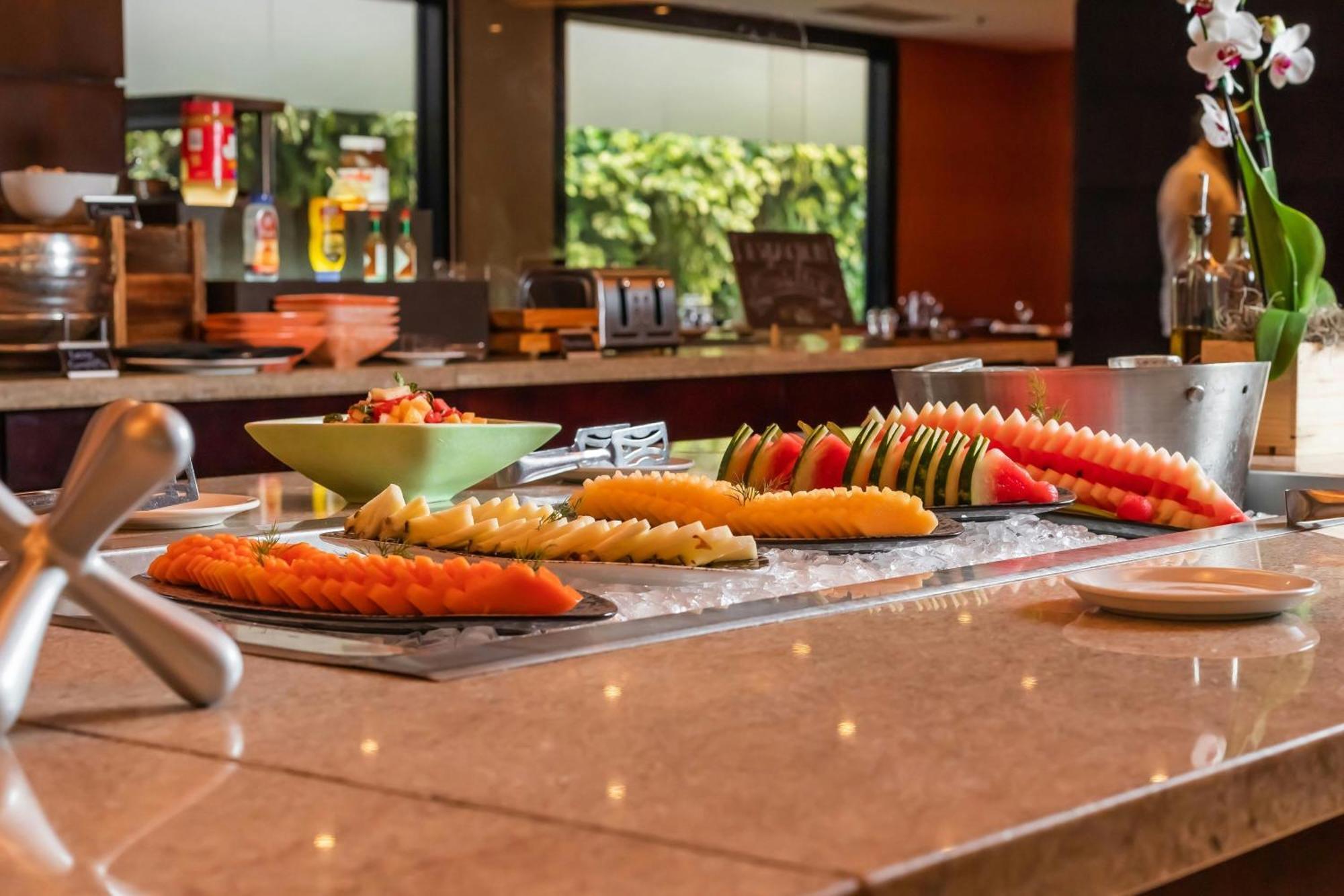 Renaissance La Castellana Hotel 5*