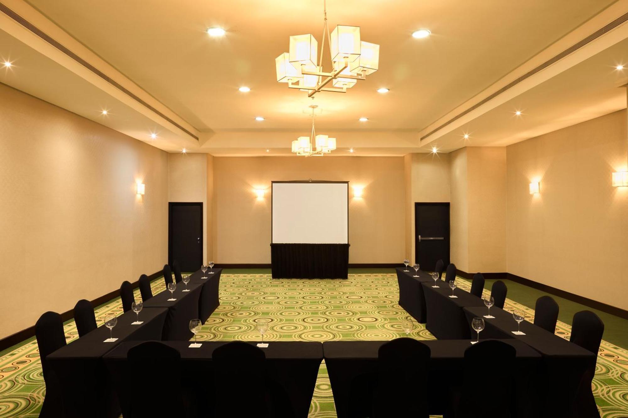 Hotel Renaissance La Castellana 5*