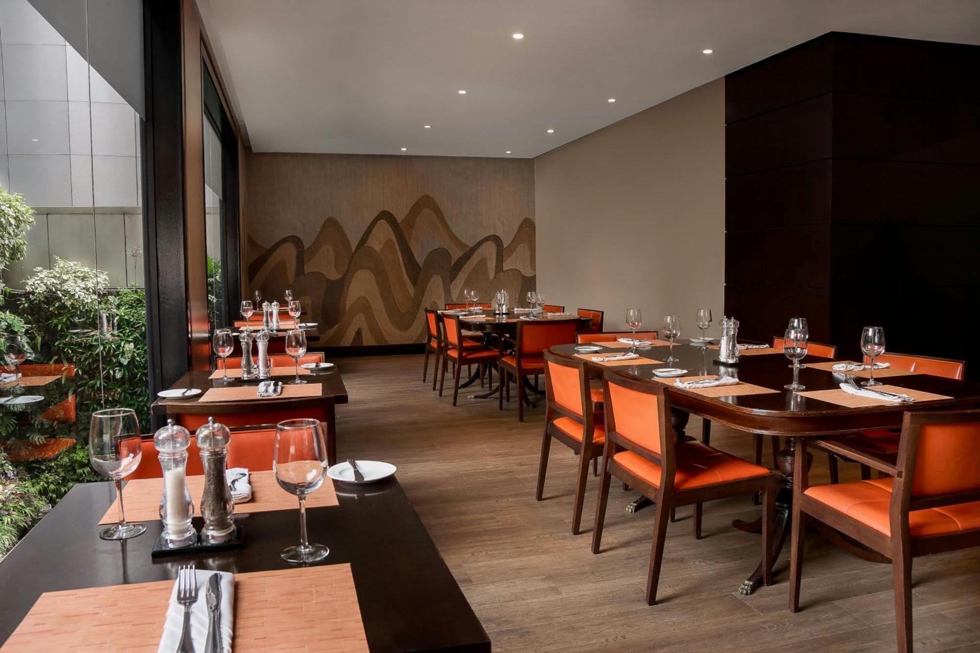 Renaissance La Castellana Hotel
