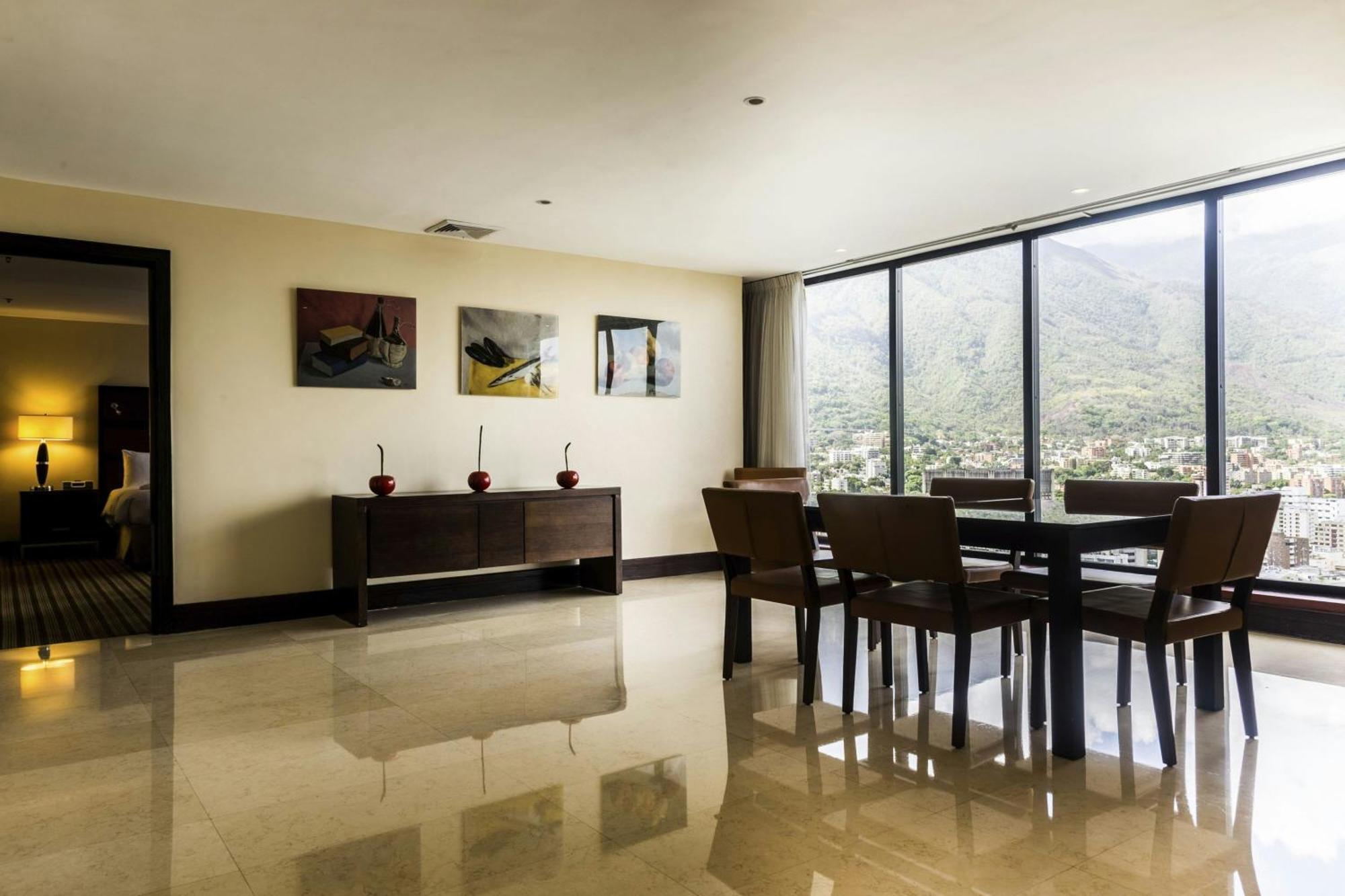 Renaissance La Castellana Hotel 5*