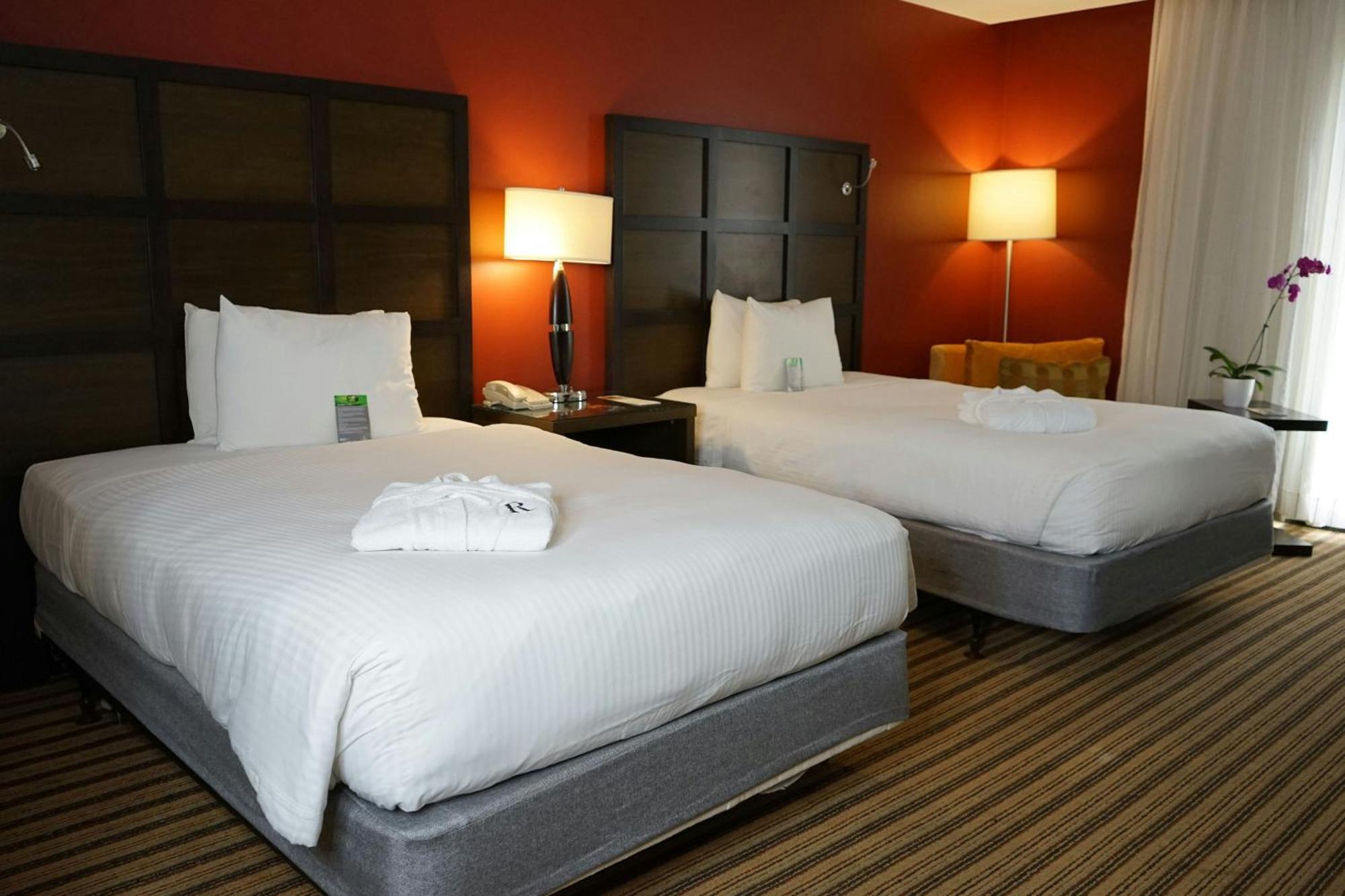 Renaissance La Castellana Hotel 5*