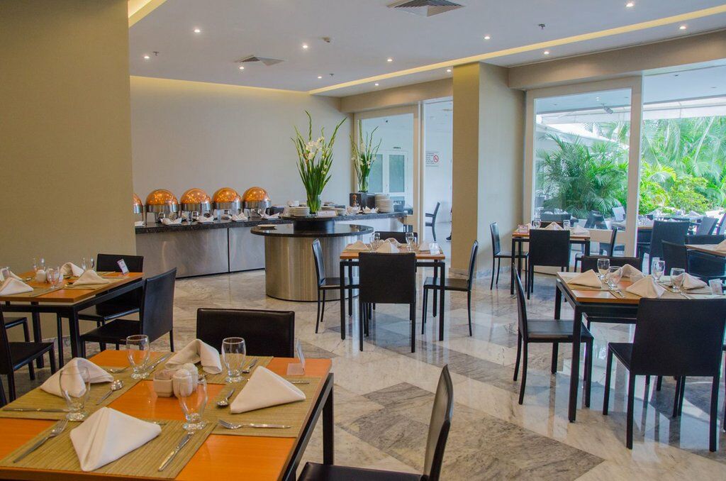 Paseo De Mercedes Hotel 4*