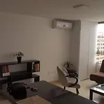 Apartosuites Cerca Del Boulevar De Sabana Grande Y La Av. Solano