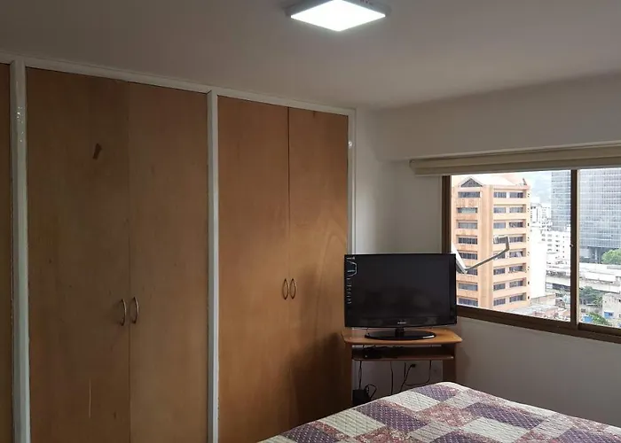 Apartosuites Cerca Del Boulevar De Sabana Grande Y La Av. Solano