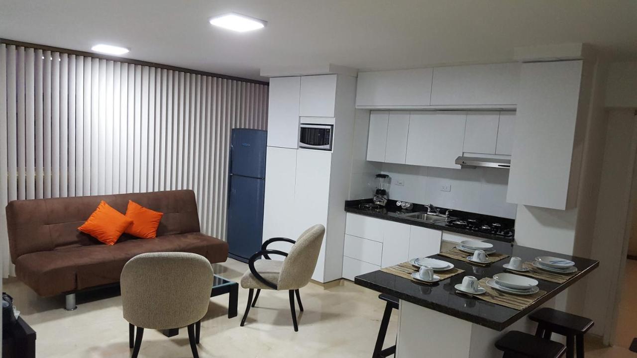 Apartosuites Cerca Del Boulevar De Sabana Grande Y La Av. Solano Caracas