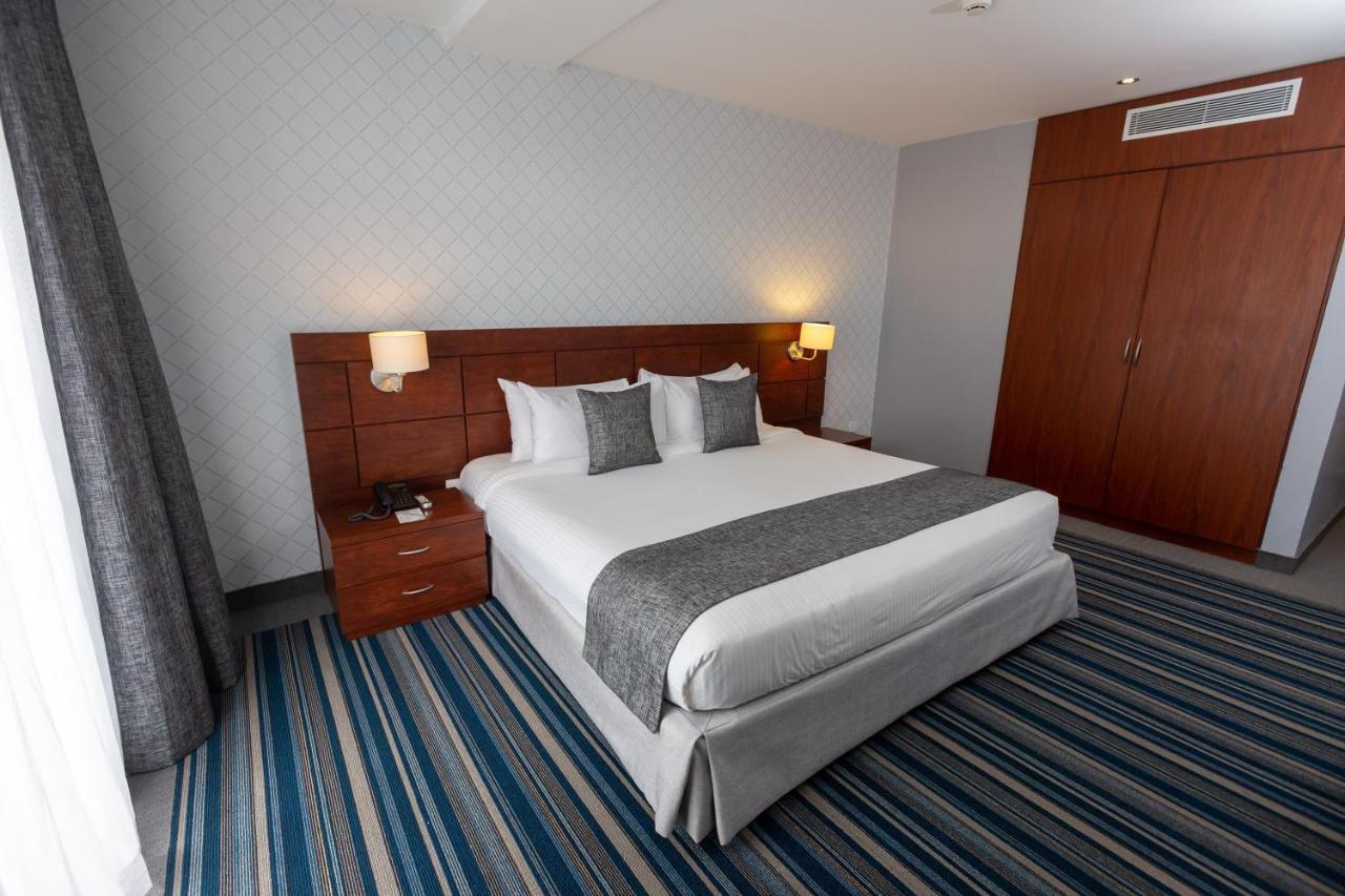 Continental Altamira 4*