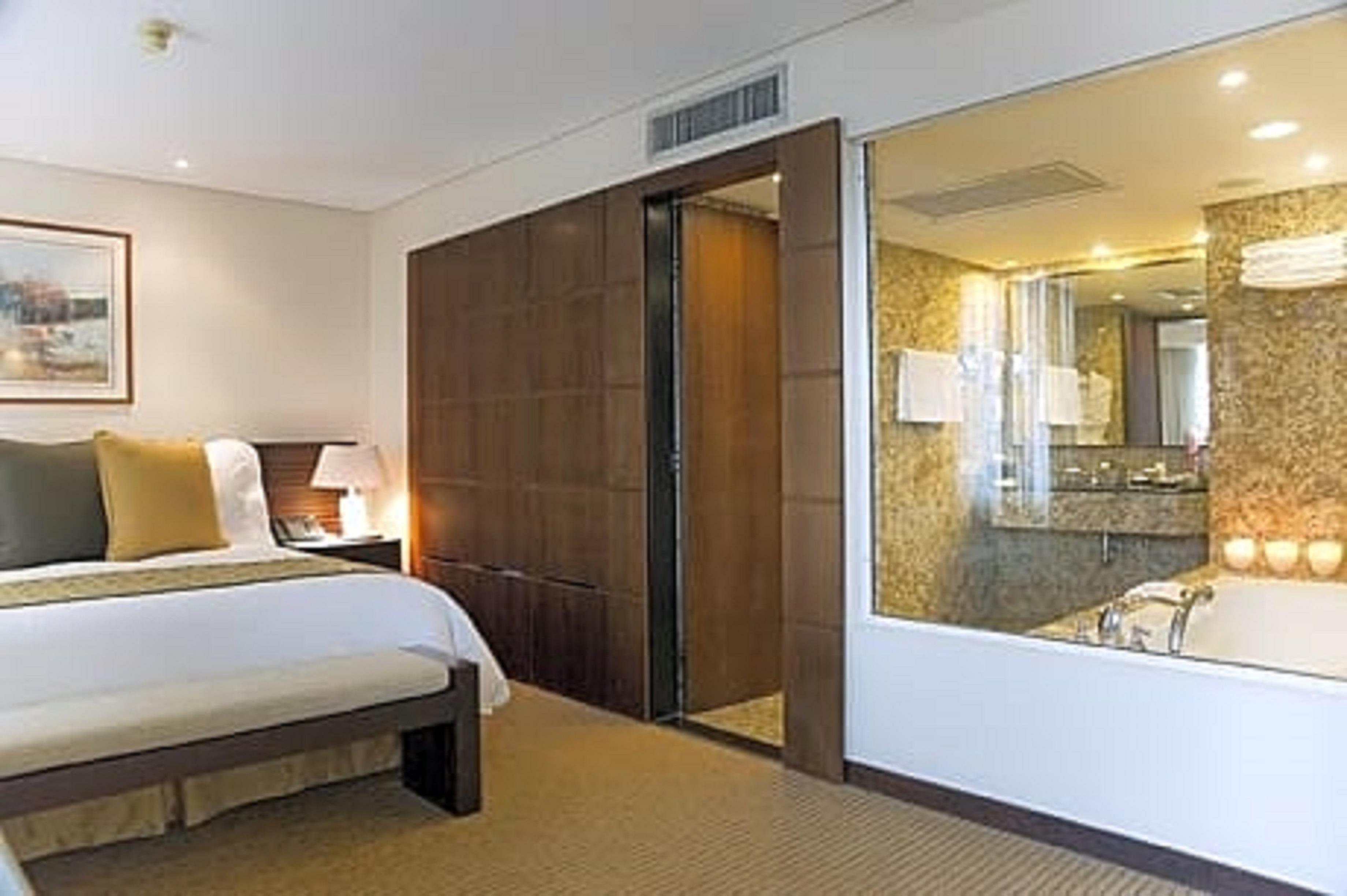 Eurobuilding Hotel&suites Hotel