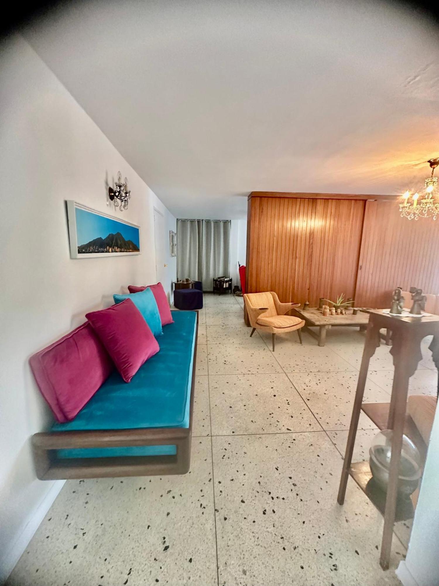 Apartamento Unico En 3 Habitaciones, 3 Banos, Terrazas, Hamaca, Estacionamiento, Smartv, Wifi Y Decoracion Brutal Estilo Art Deco - Moderno