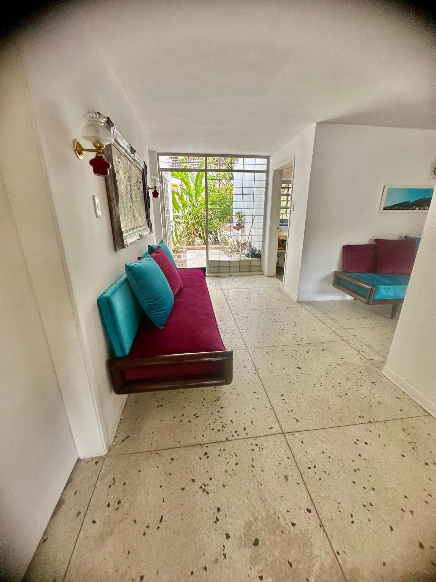 Unico En 3 Habitaciones, 3 Banos, Terrazas, Hamaca, Estacionamiento, Smartv, Wifi Y Decoracion Brutal Estilo Art Deco - Moderno Apartamento Caracas
