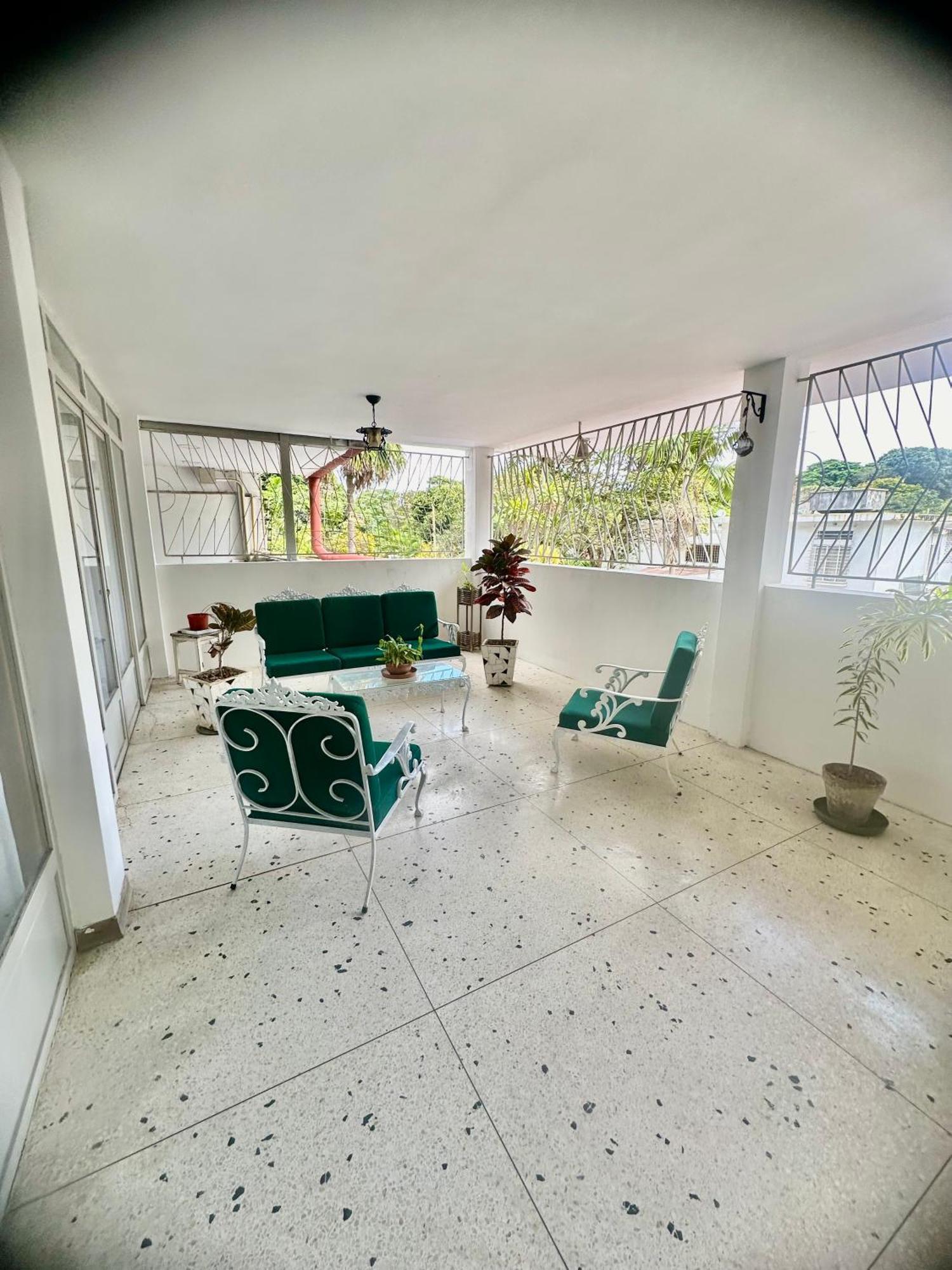 Unico En 3 Habitaciones, 3 Banos, Terrazas, Hamaca, Estacionamiento, Smartv, Wifi Y Decoracion Brutal Estilo Art Deco - Moderno