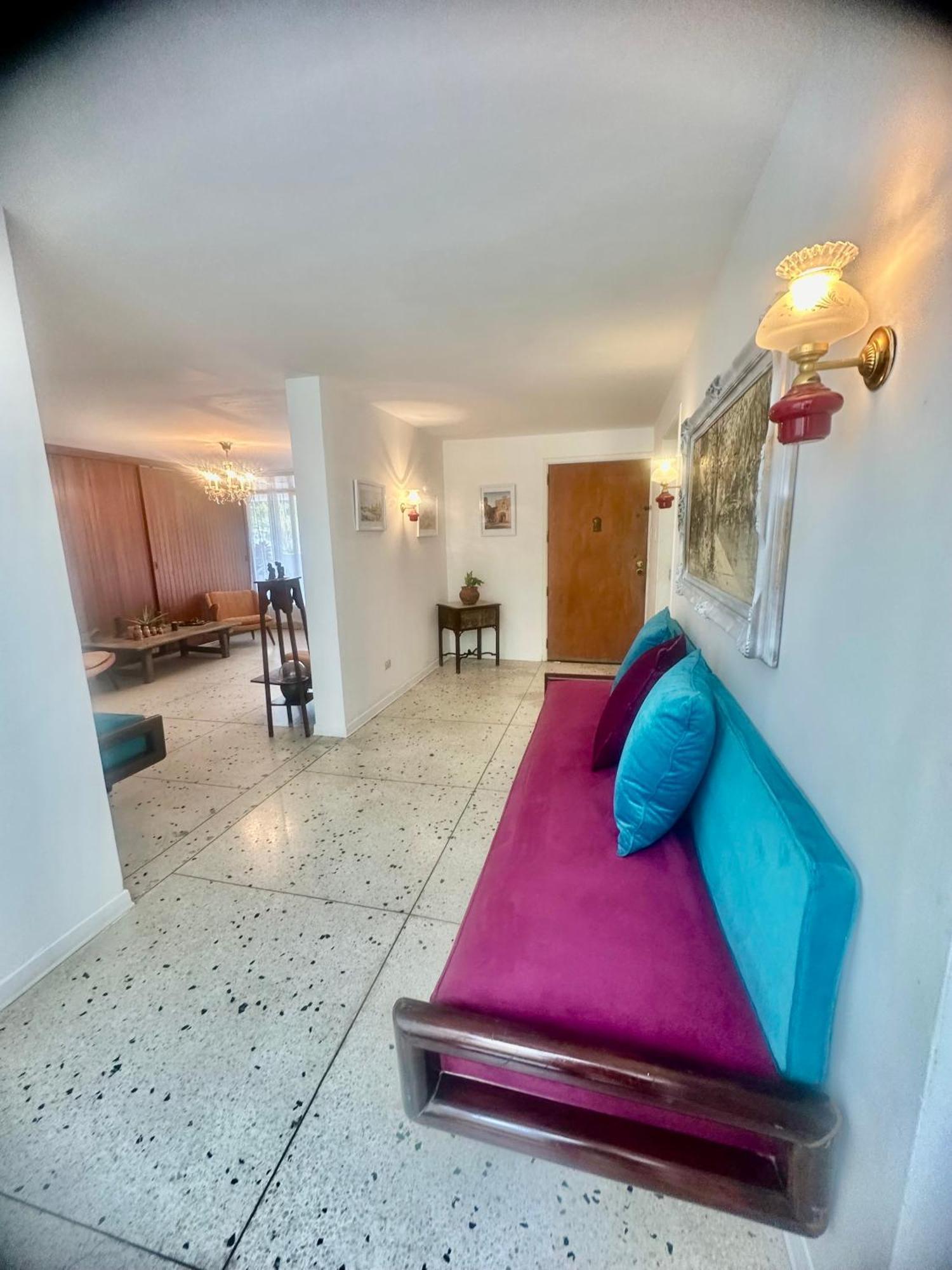 Unico En 3 Habitaciones, 3 Banos, Terrazas, Hamaca, Estacionamiento, Smartv, Wifi Y Decoracion Brutal Estilo Art Deco - Moderno Caracas