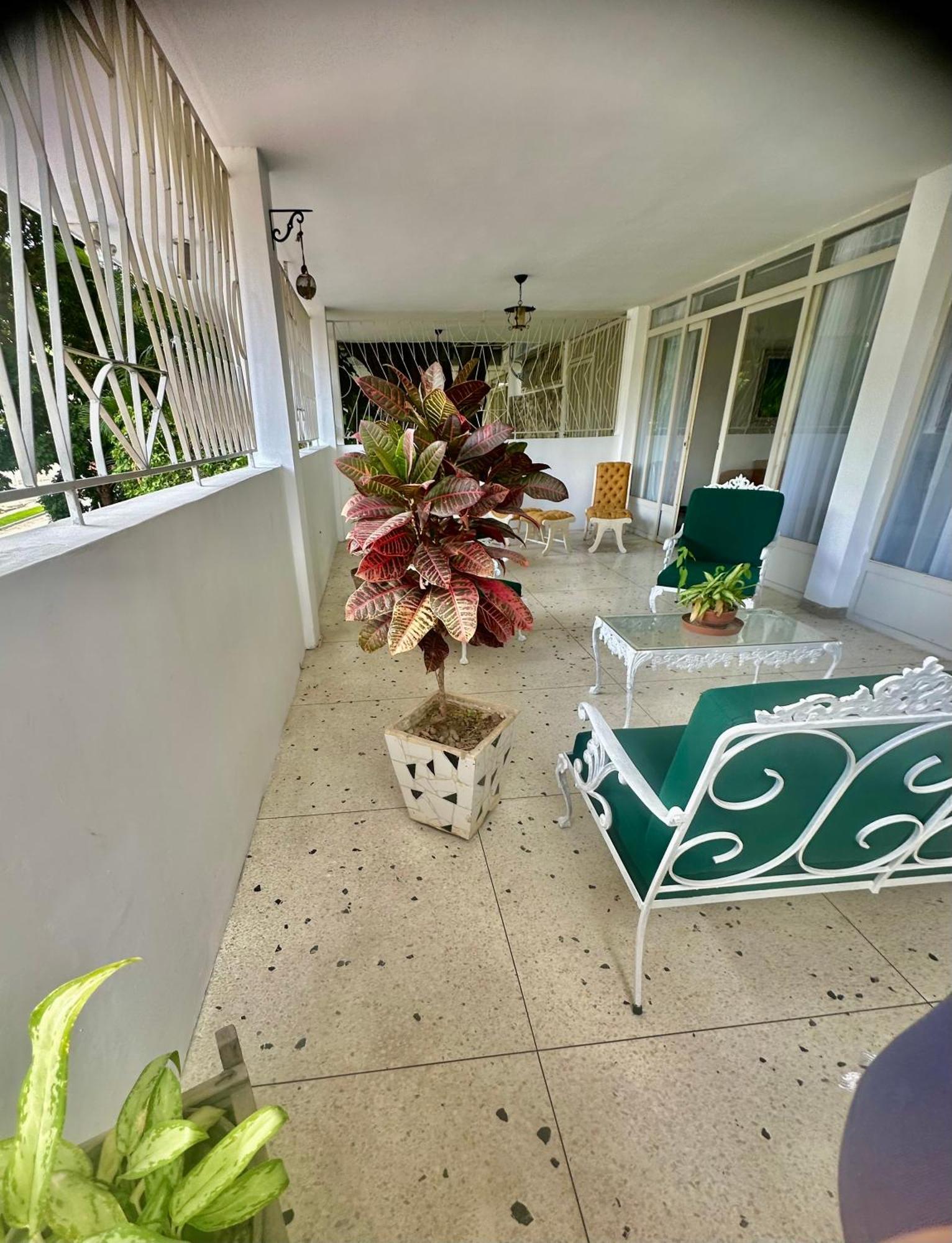 Apartamento Unico En 3 Habitaciones, 3 Banos, Terrazas, Hamaca, Estacionamiento, Smartv, Wifi Y Decoracion Brutal Estilo Art Deco - Moderno