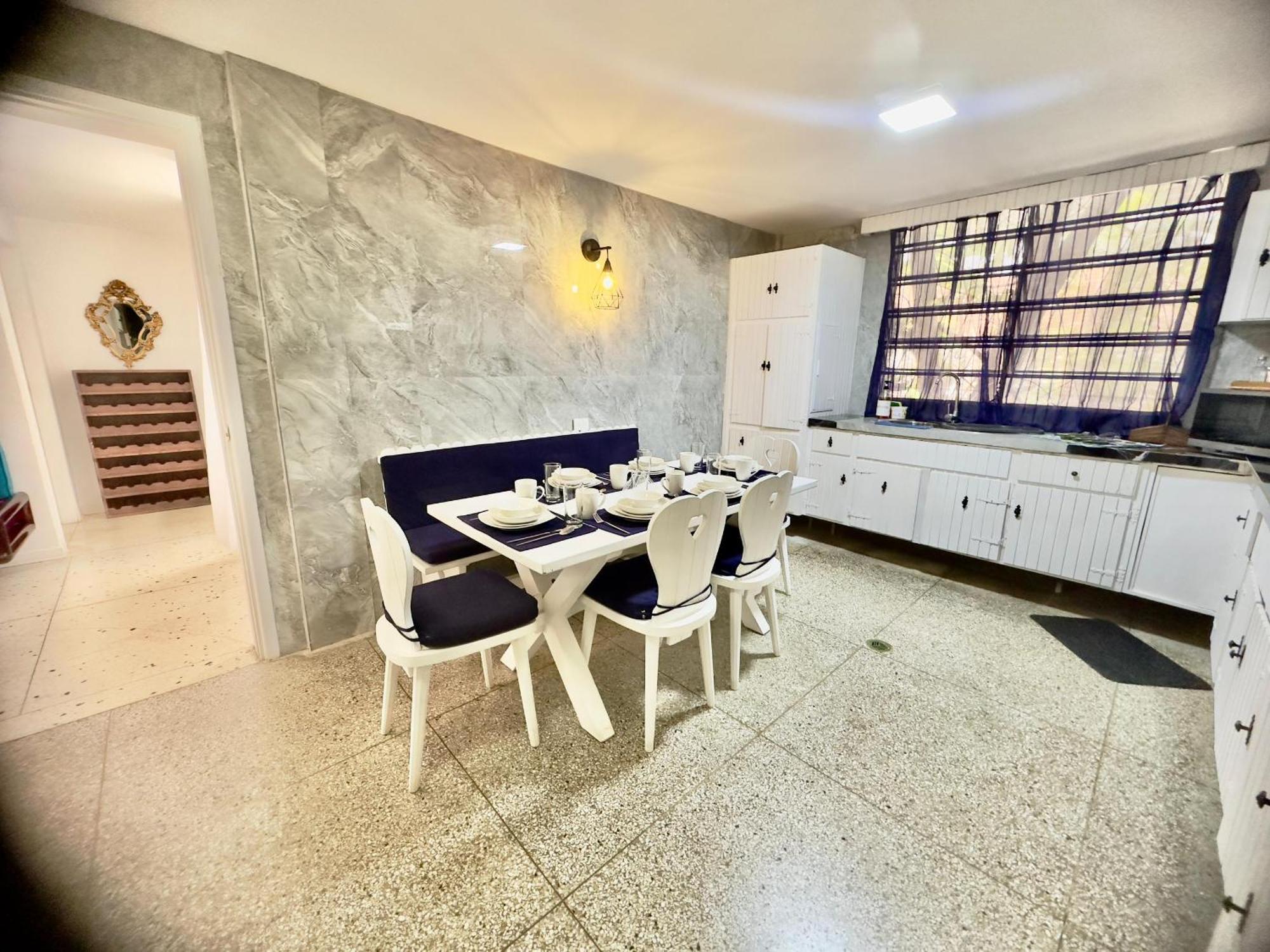 Apartamento Unico En 3 Habitaciones, 3 Banos, Terrazas, Hamaca, Estacionamiento, Smartv, Wifi Y Decoracion Brutal Estilo Art Deco - Moderno