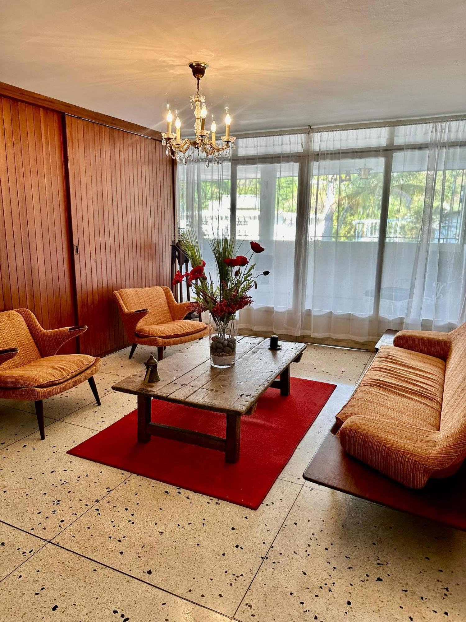 Apartamento Unico En 3 Habitaciones, 3 Banos, Terrazas, Hamaca, Estacionamiento, Smartv, Wifi Y Decoracion Brutal Estilo Art Deco - Moderno Caracas