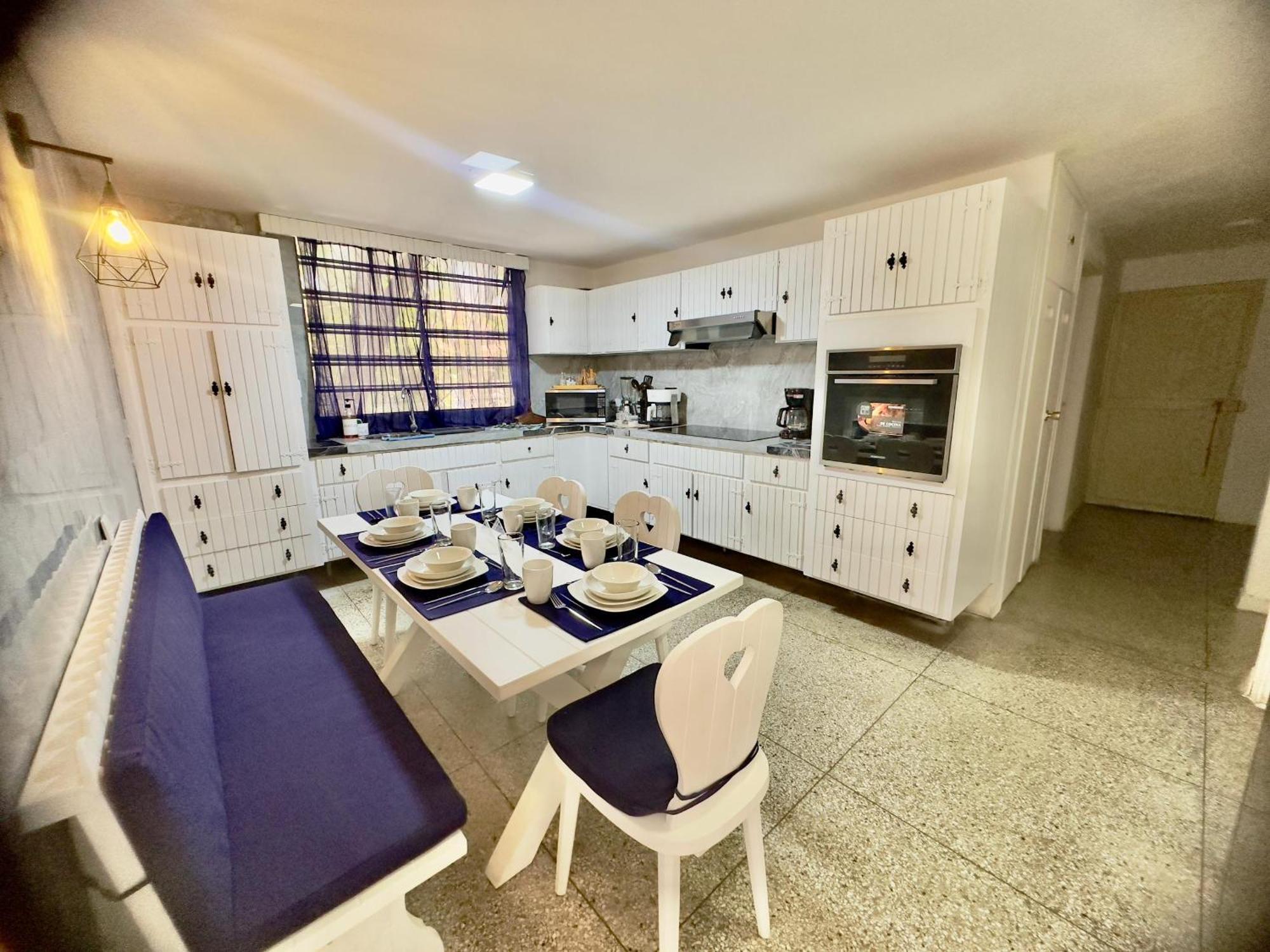 Apartamento Unico En 3 Habitaciones, 3 Banos, Terrazas, Hamaca, Estacionamiento, Smartv, Wifi Y Decoracion Brutal Estilo Art Deco - Moderno