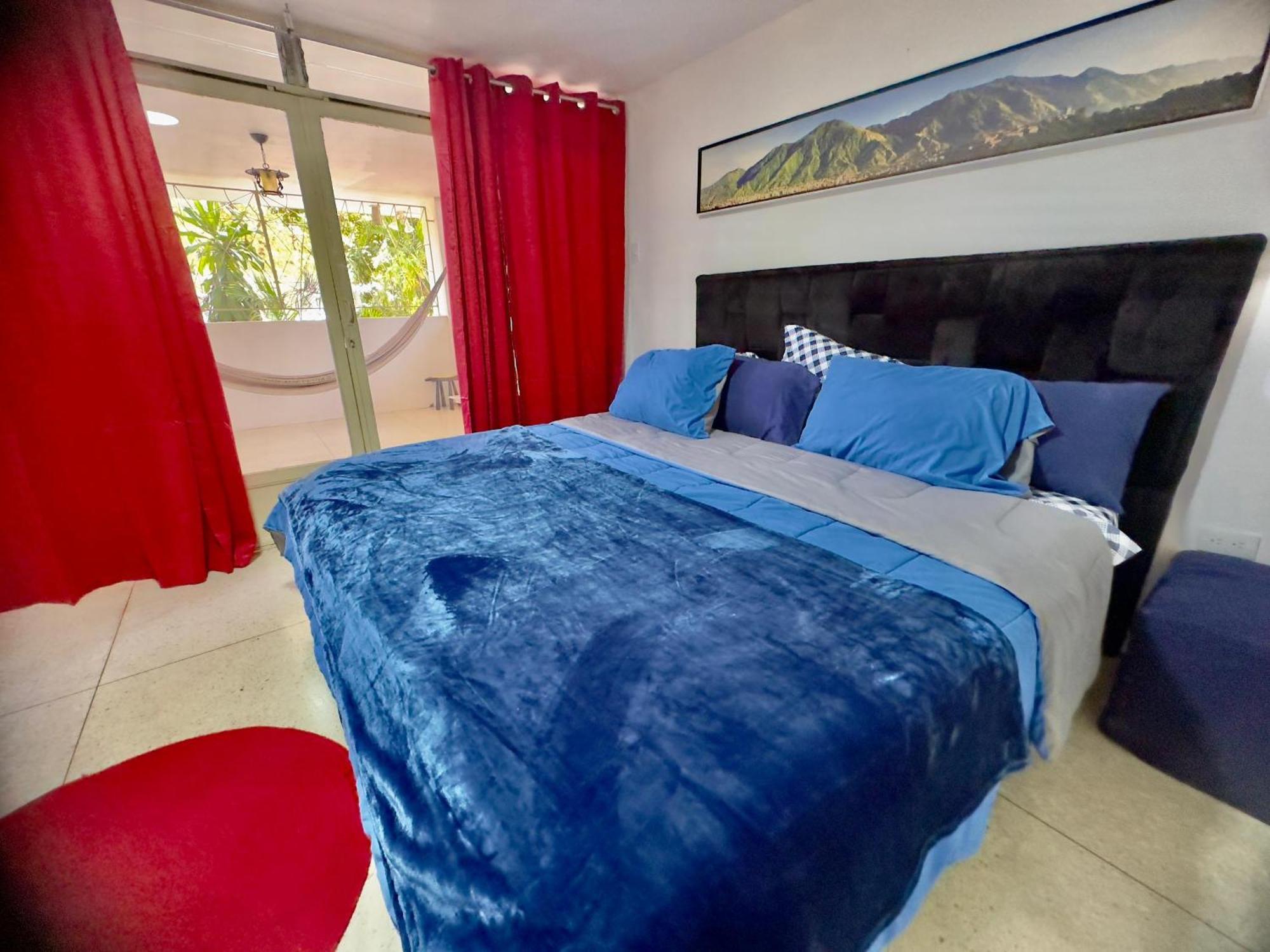 Apartamento Unico En 3 Habitaciones, 3 Banos, Terrazas, Hamaca, Estacionamiento, Smartv, Wifi Y Decoracion Brutal Estilo Art Deco - Moderno *