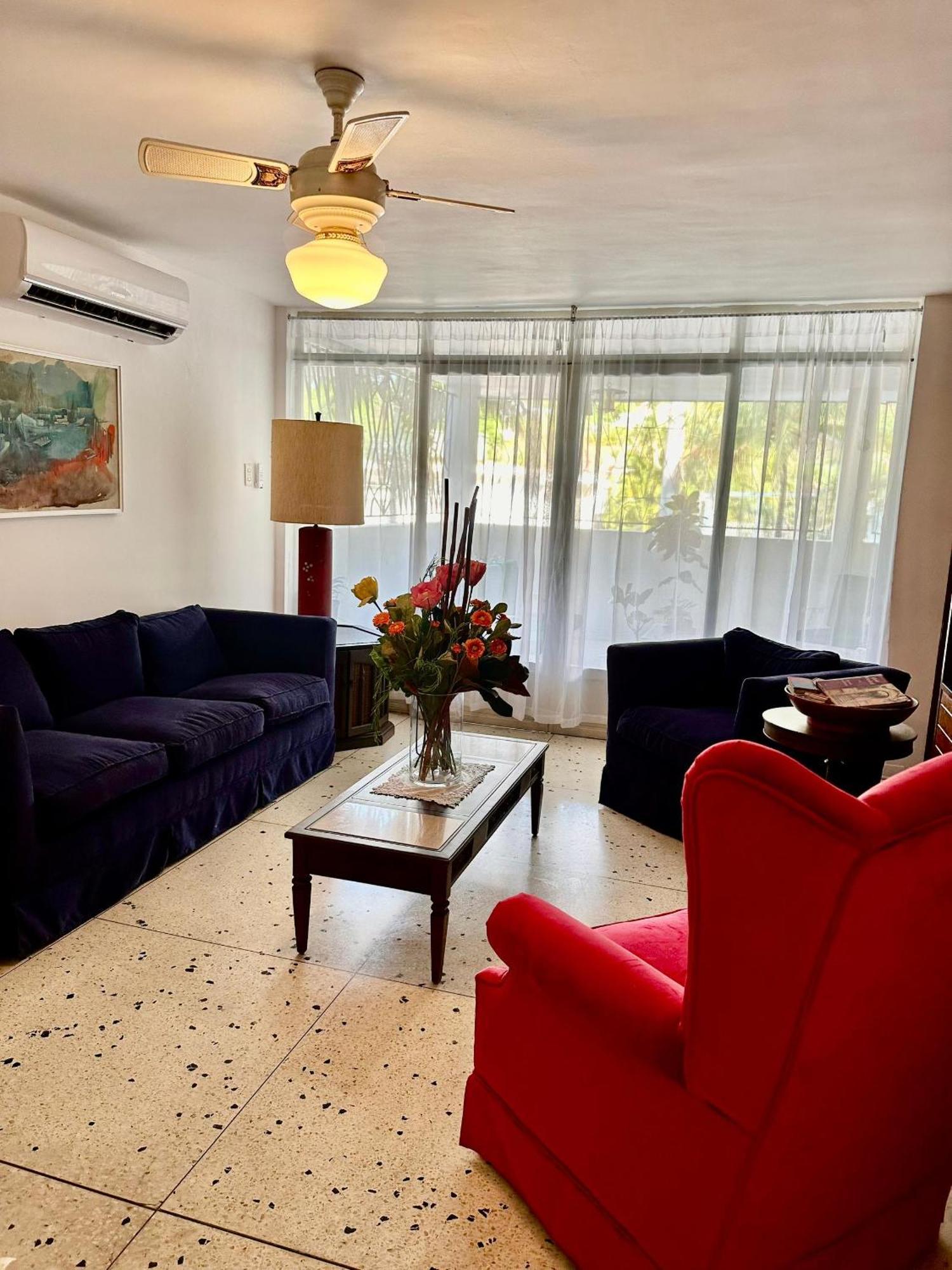 Apartamento Unico En 3 Habitaciones, 3 Banos, Terrazas, Hamaca, Estacionamiento, Smartv, Wifi Y Decoracion Brutal Estilo Art Deco - Moderno Caracas