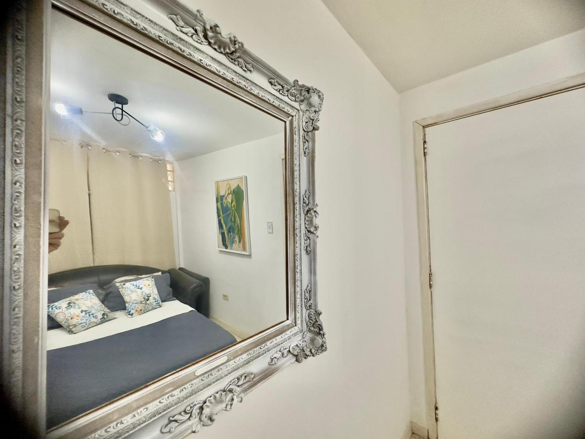 Apartamento Unico En 3 Habitaciones, 3 Banos, Terrazas, Hamaca, Estacionamiento, Smartv, Wifi Y Decoracion Brutal Estilo Art Deco - Moderno Caracas