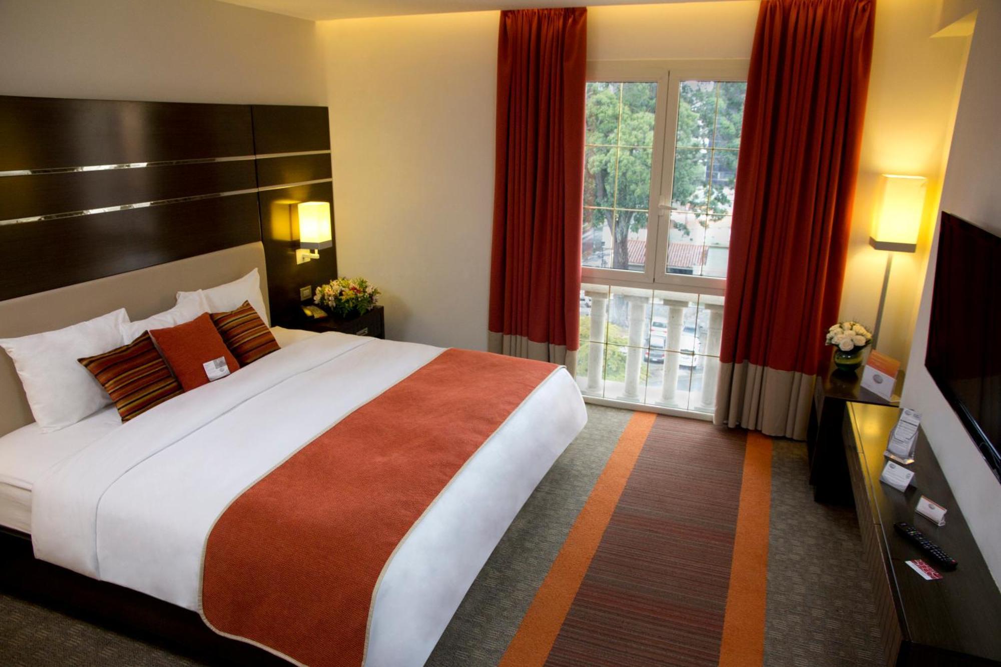 Altamira Village Hotel