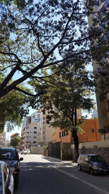 Apartamento Cerca Del Boulevard De Sabana Grande Y Zona Comercial *
