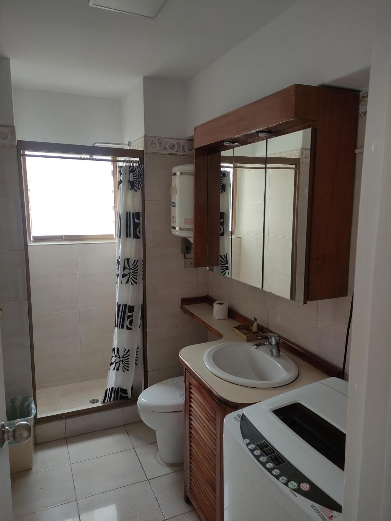 Apartamento Cerca Del Boulevard De Sabana Grande Y Zona Comercial