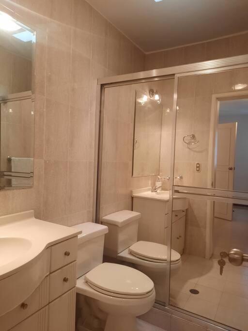 Amplia Y Moderna Casa En Urb Chuao Сasa de vacaciones *