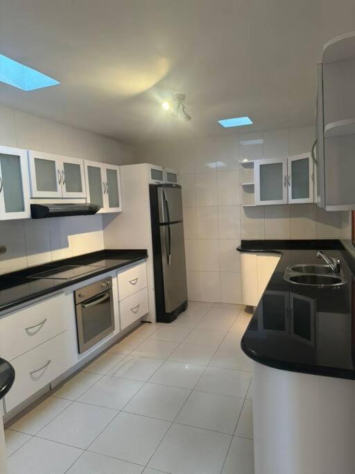 Amplia Y Moderna Casa En Urb Chuao * Caracas