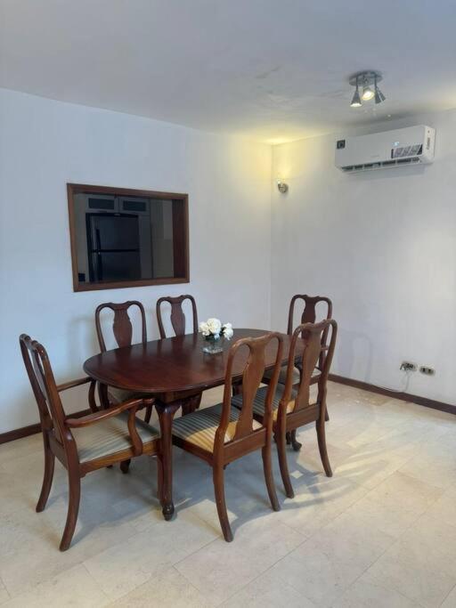 Сasa de vacaciones Amplia Y Moderna Casa En Urb Chuao Caracas