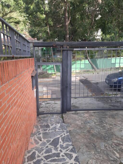 Amplia Y Moderna Casa En Urb Chuao Сasa de vacaciones Caracas