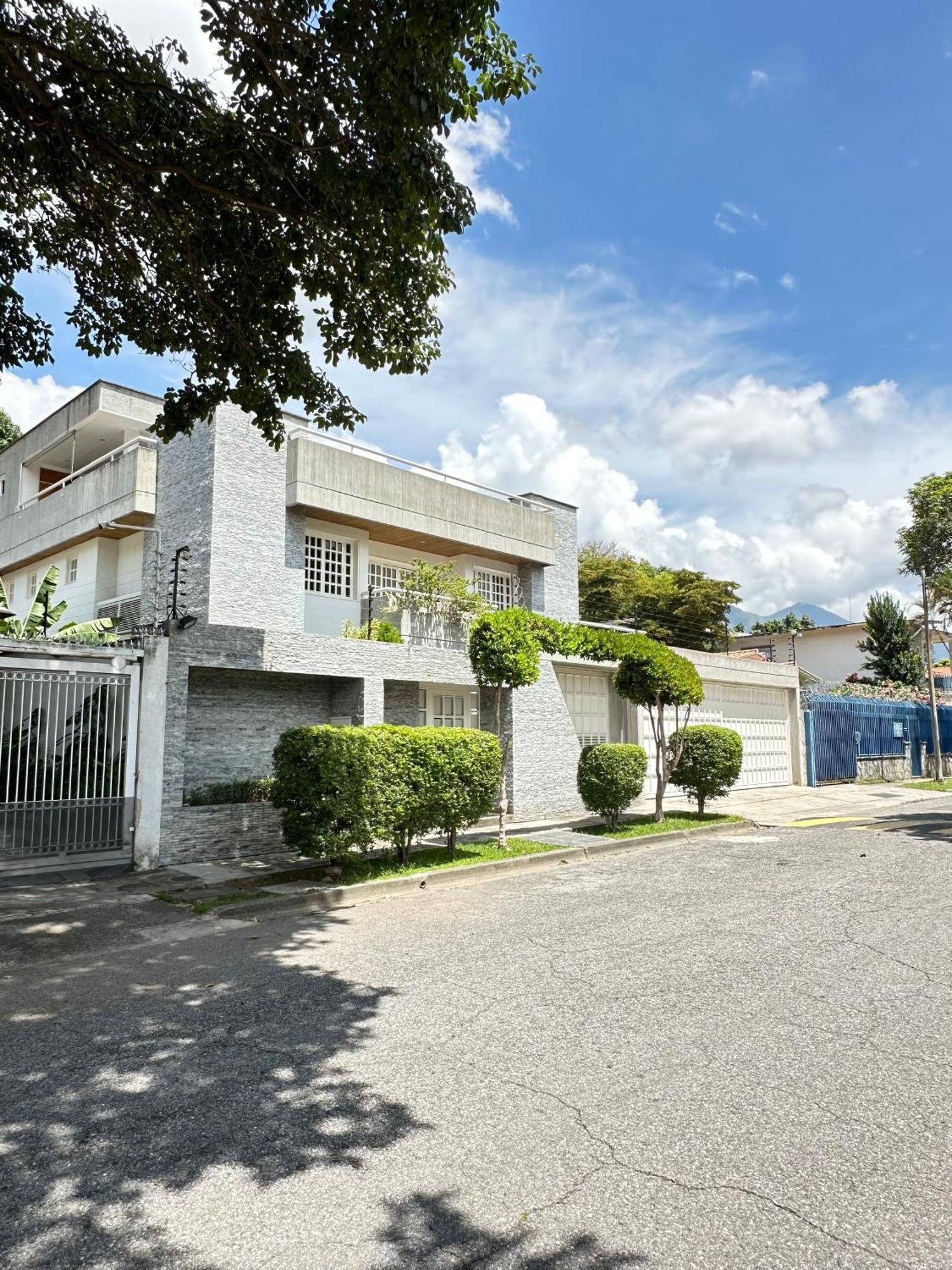 Rora * Caracas