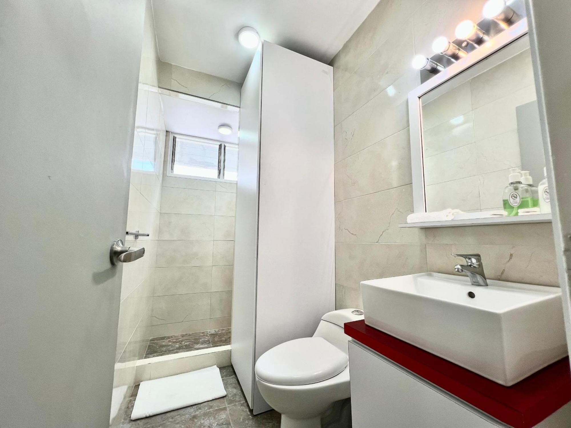 Apartamento Av Dos Caminos Frente Al Cc Millennium Caracas