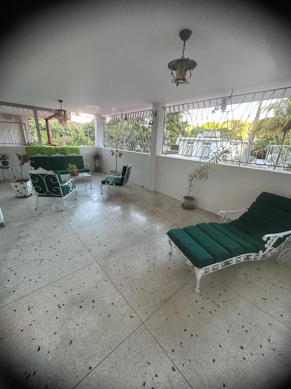 Unico En 3 Habitaciones, 3 Banos, Terrazas, Hamaca, Estacionamiento, Smartv, Wifi Y Decoracion Brutal Estilo Art Deco - Moderno * Caracas