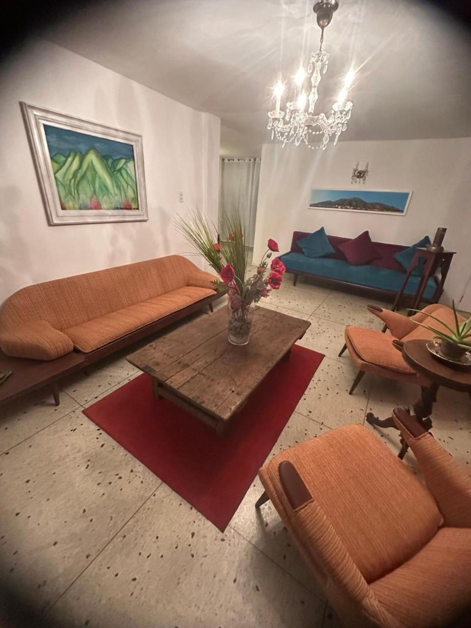 Unico En 3 Habitaciones, 3 Banos, Terrazas, Hamaca, Estacionamiento, Smartv, Wifi Y Decoracion Brutal Estilo Art Deco - Moderno * Caracas