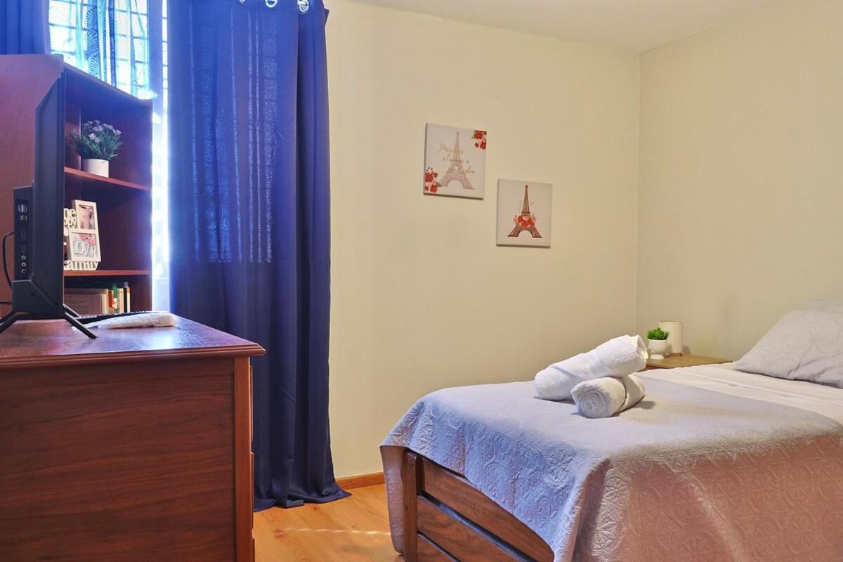 Comfortable For 4 People In La Tahona Caracas