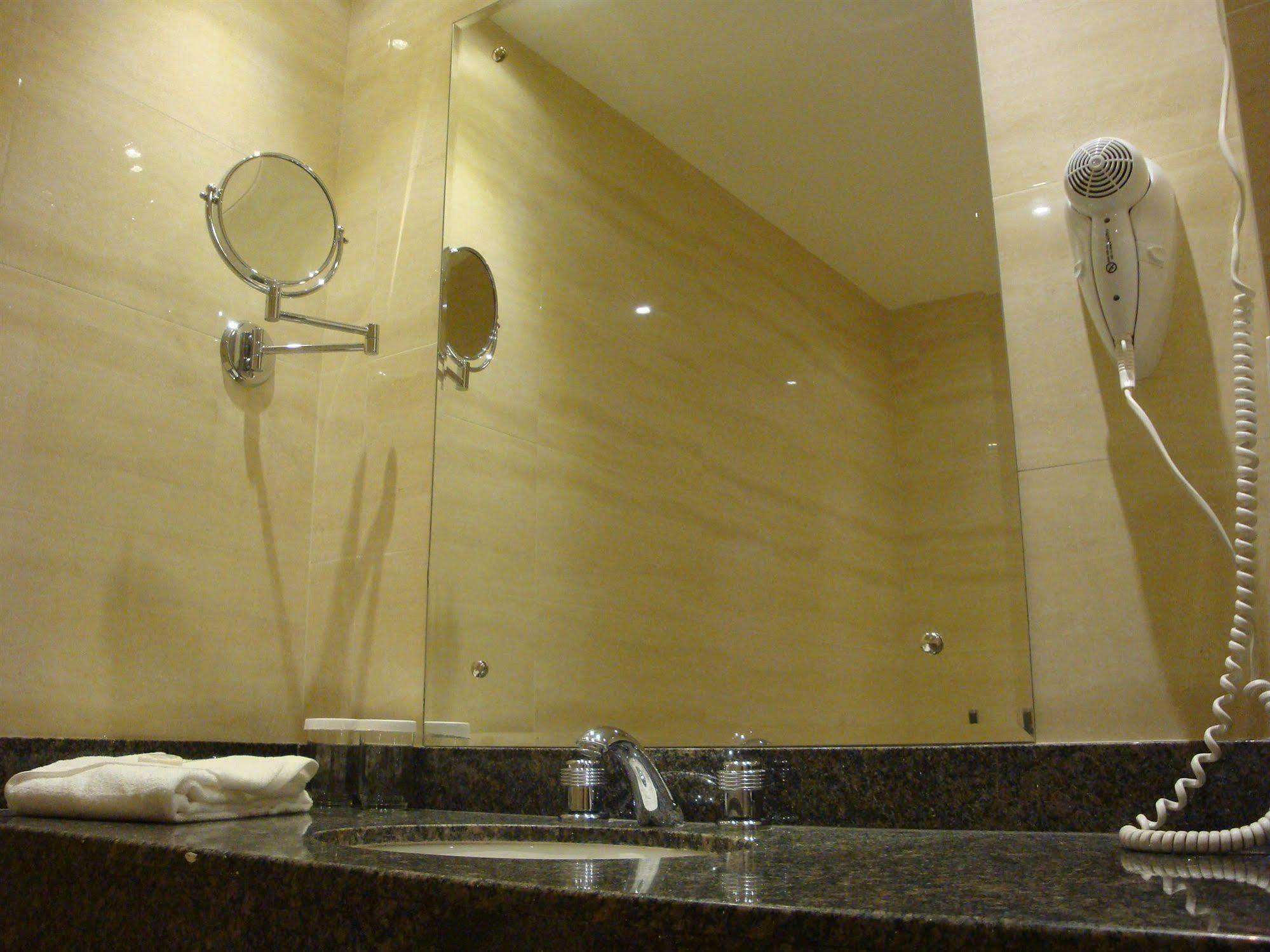 Continental Altamira Hotel 4*
