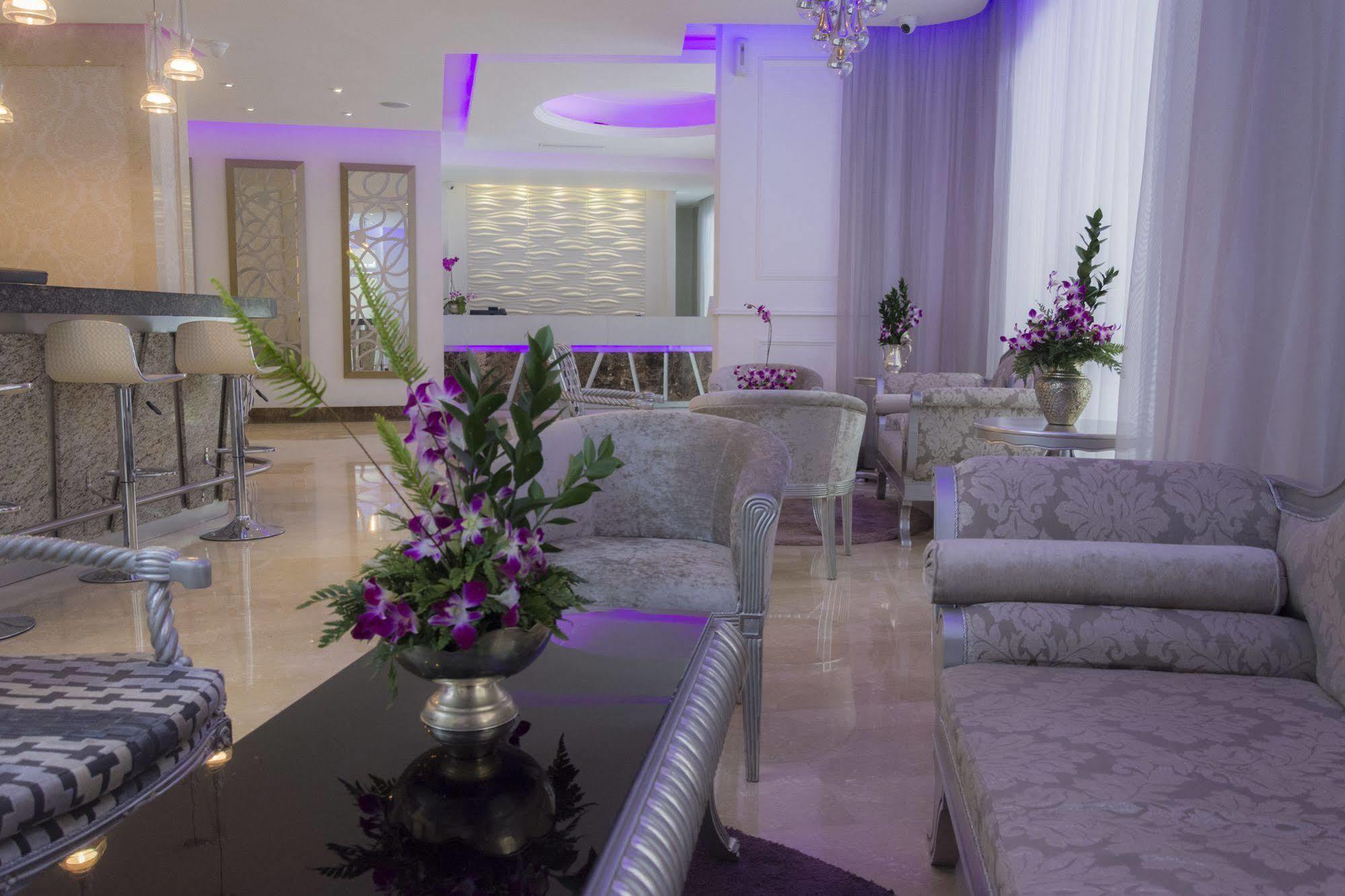 Continental Altamira Hotel 4*