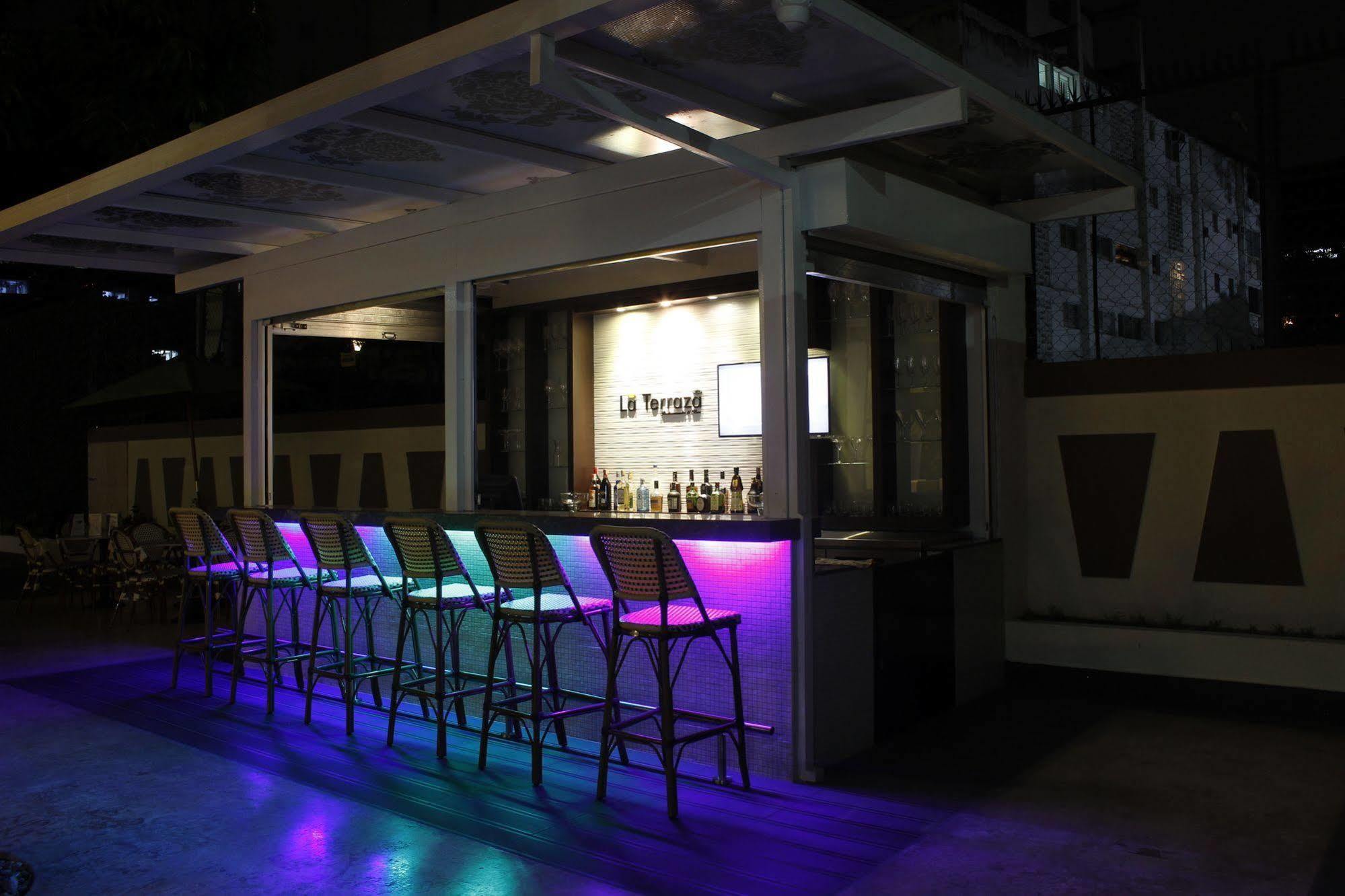 Continental Altamira Hotel 4*