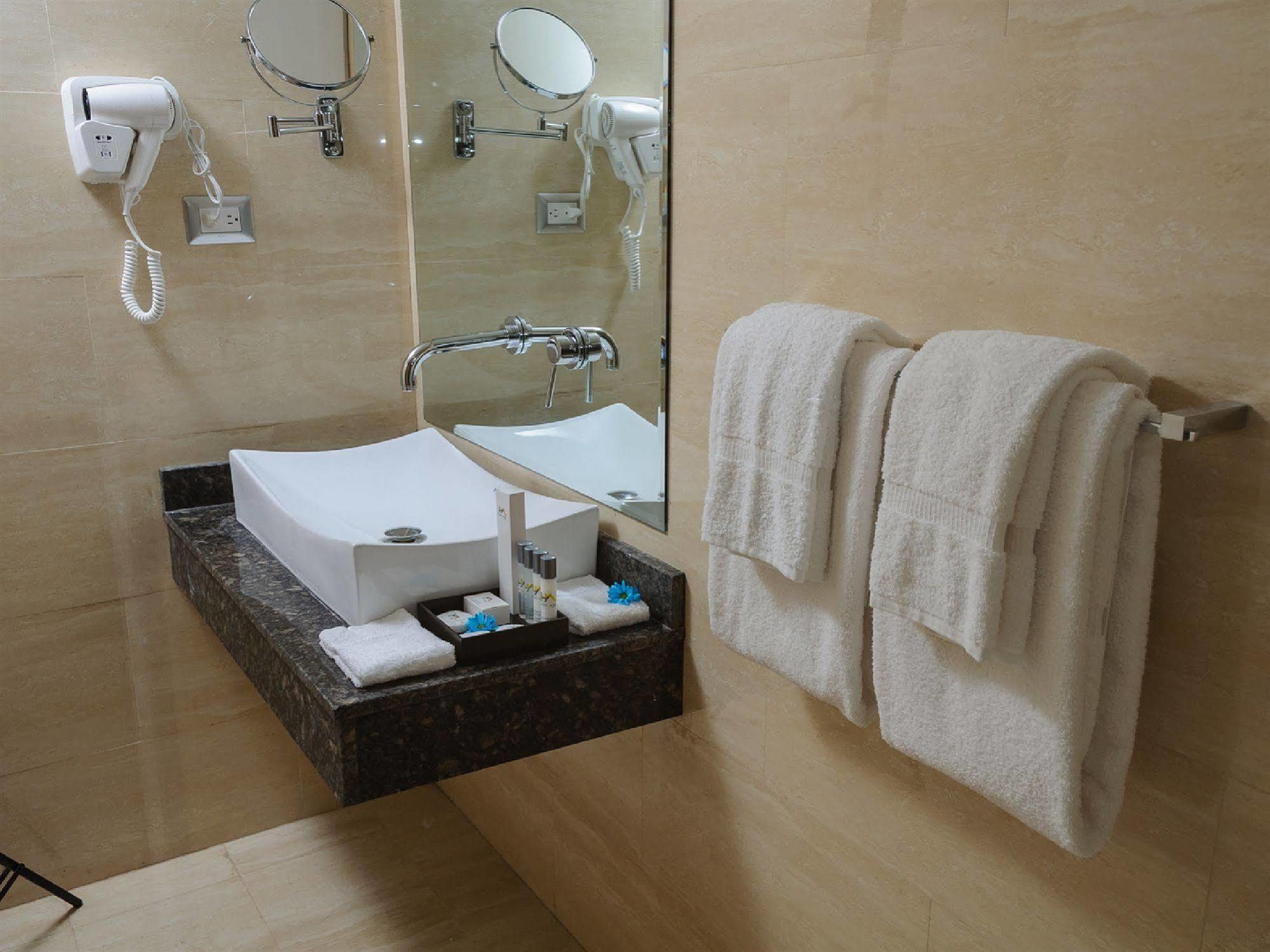 Alex Hotel