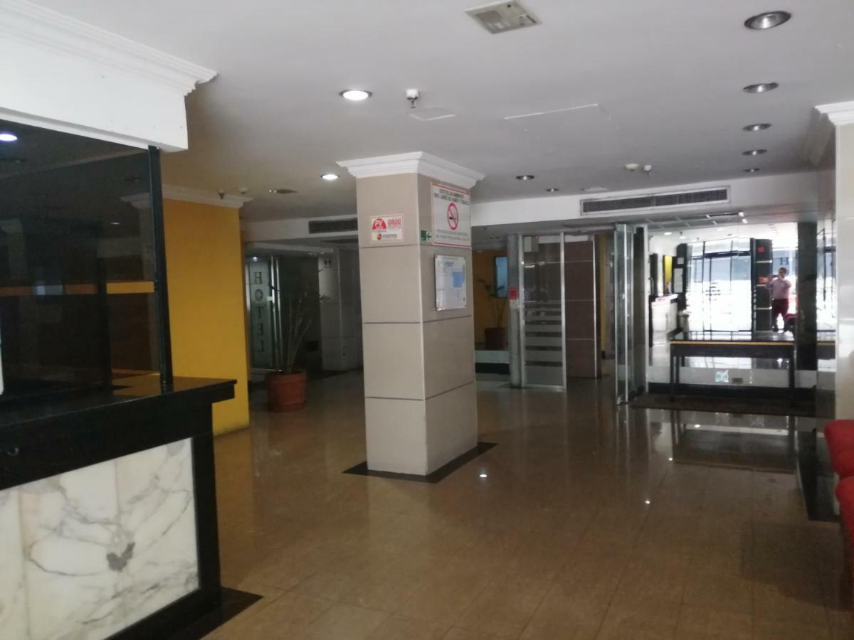 El Limón Hotel 3*