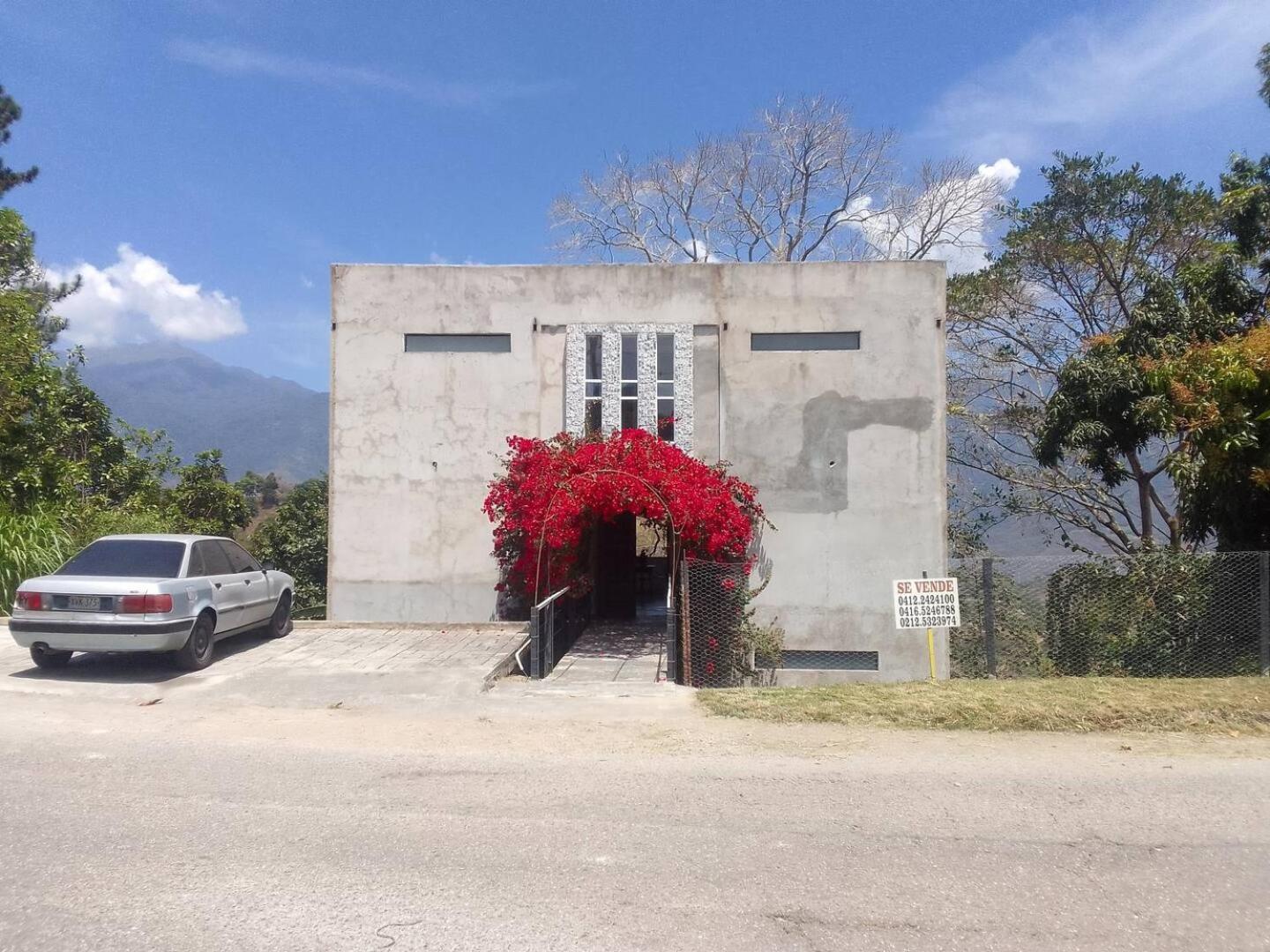 74 Caracas