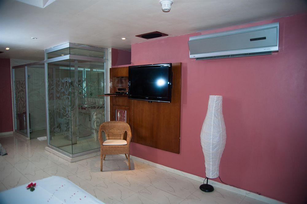 Hotel The 4*