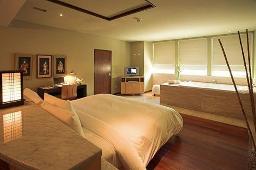 Hotel The 4*
