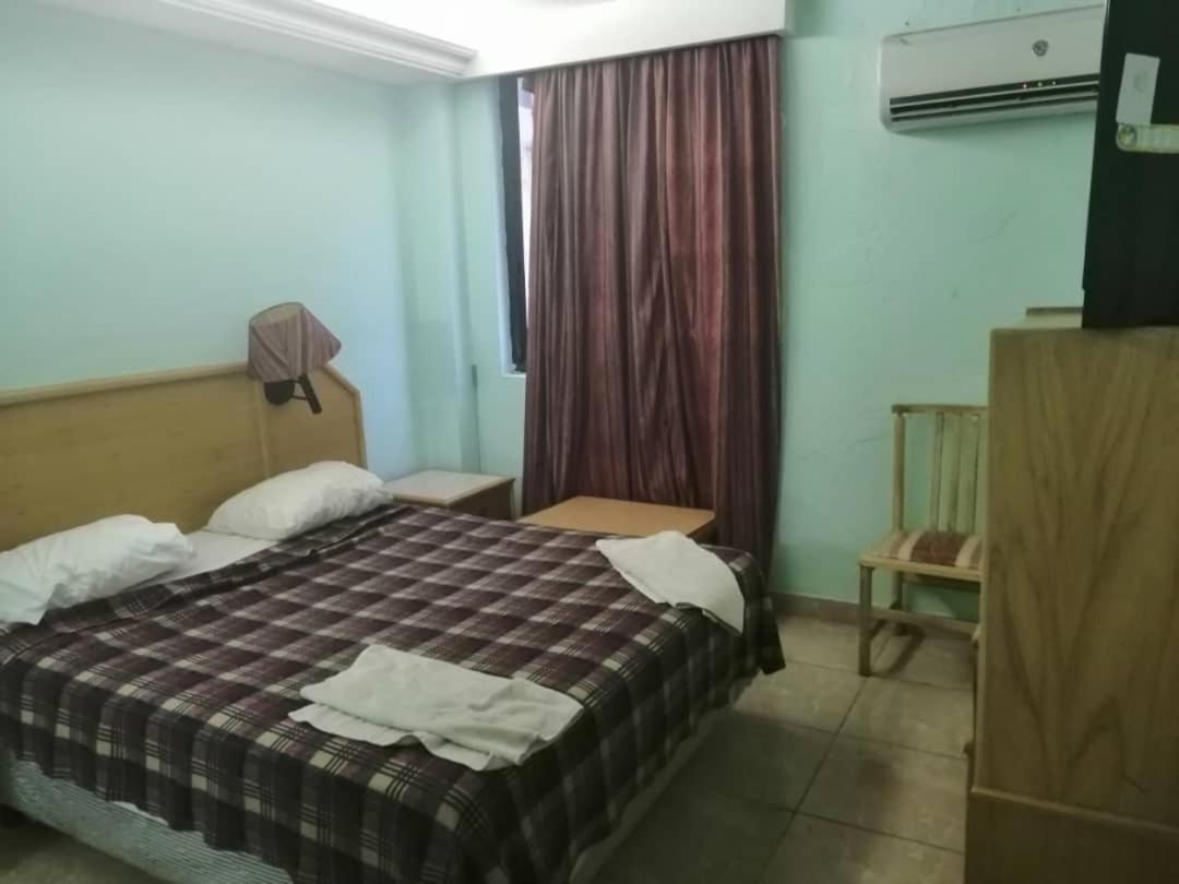 El Conde Hotel *